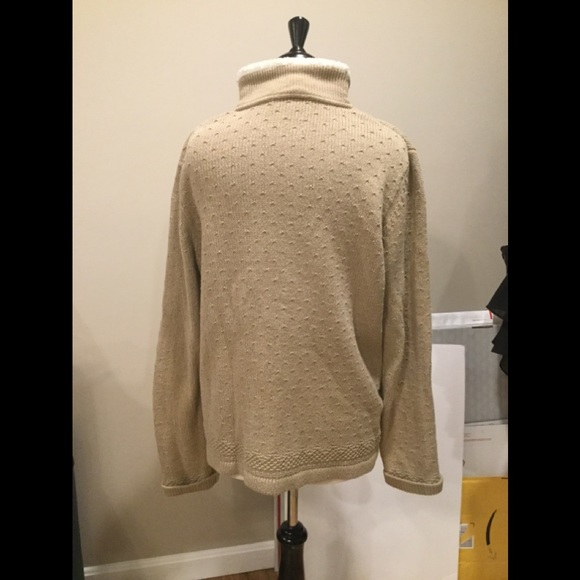 Brown v-neck warm sweater - Picture 2 of 3